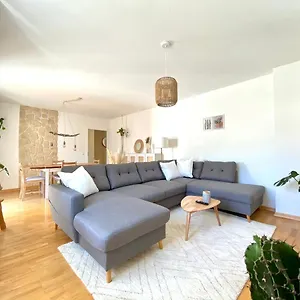 Apartment Butler Boho Boutique Netflix, Fussen